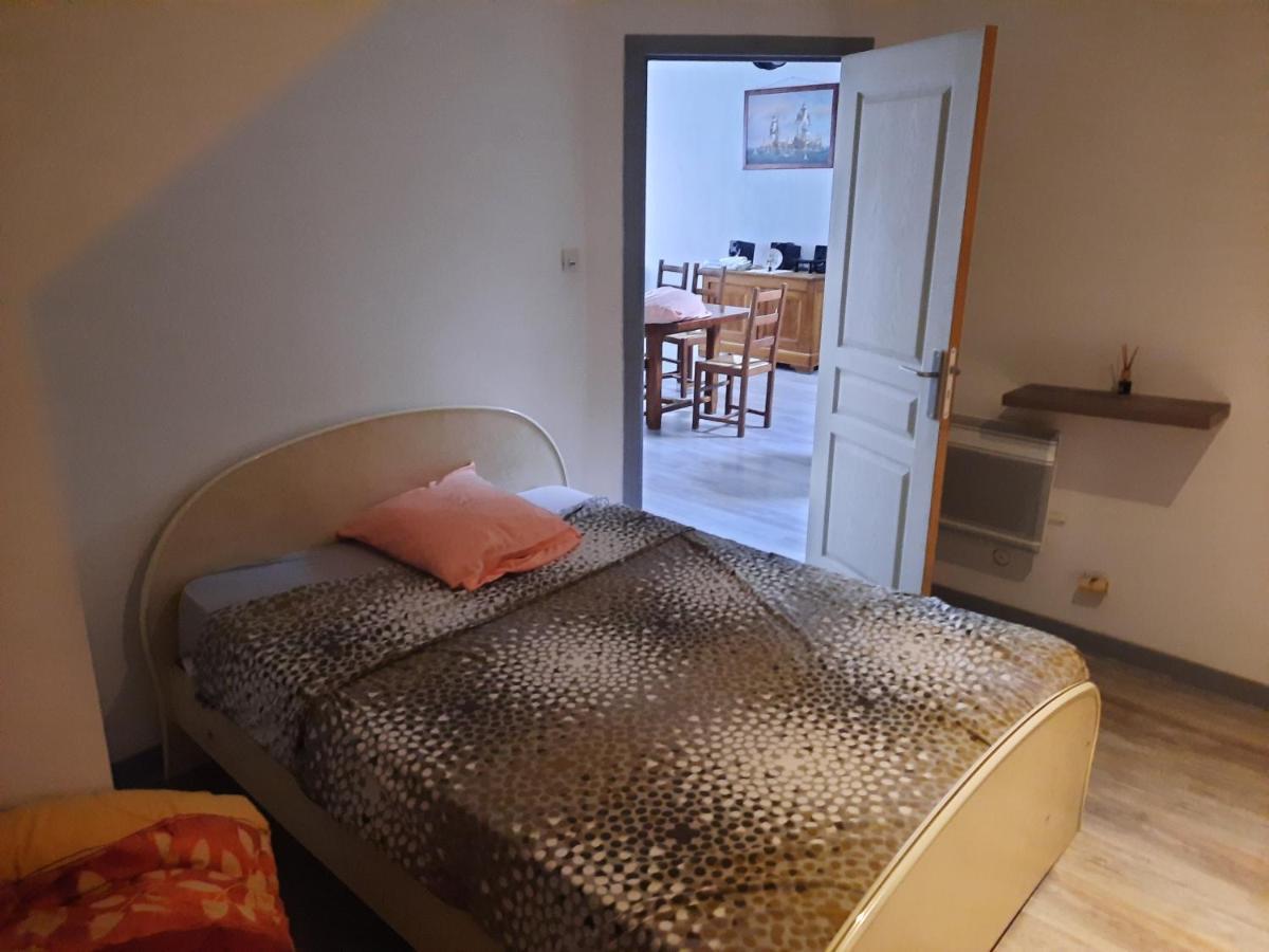Appartement Tres Spacieux 4 Chambres 6 Couchages Noidans-le-Ferroux Esterno foto